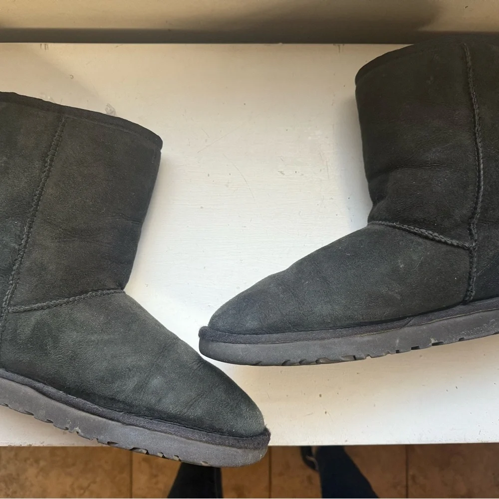 UGG Classic Short II Boot Women, Size 9 Black Breast Cancer Awareness Ribbons - Picture 3 of 6
